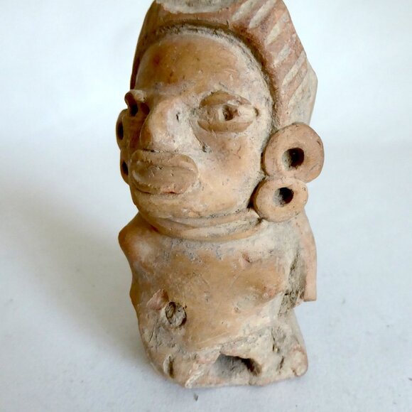 ANCIENT PRE-COLUMBIAN CLAY POTTERY EARTHENWARE SEATED FEMALE ARTIFACT (DAMAGED) - Picture 8 of 11